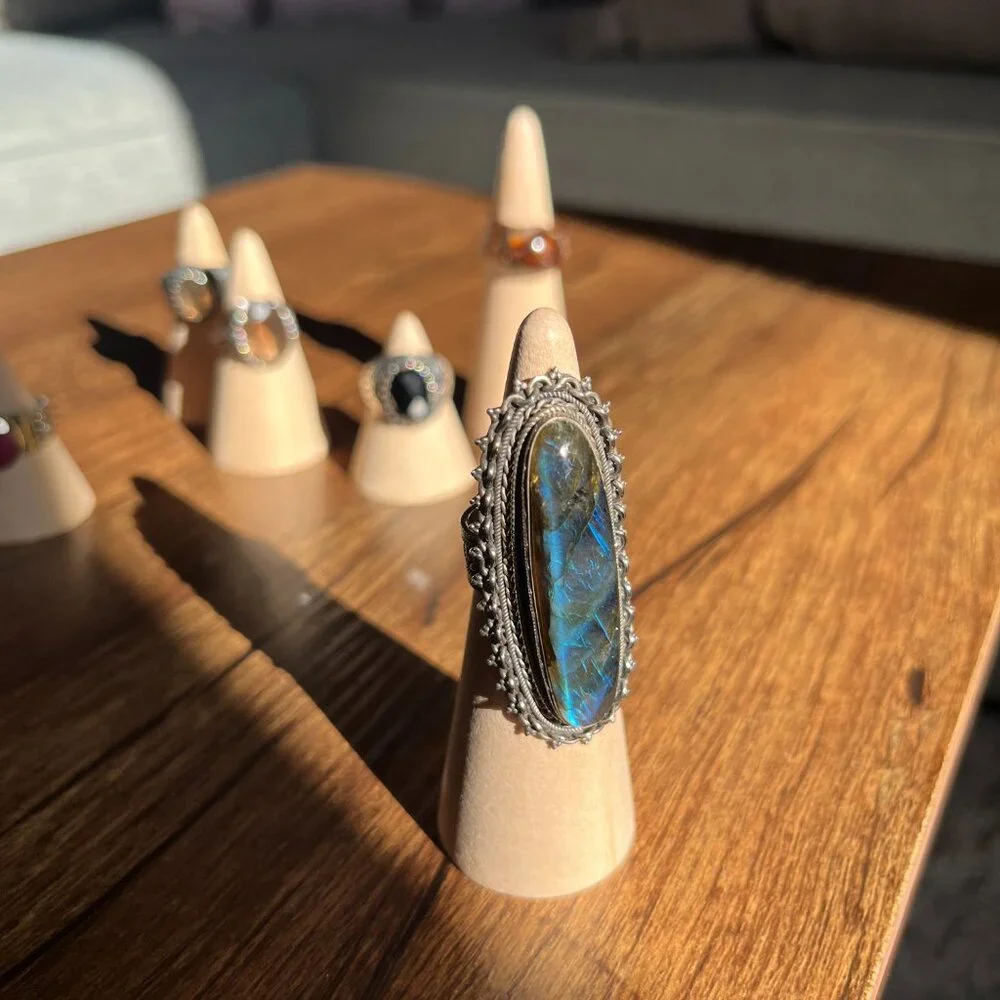 Enormous Labradorite ring - Picture 3 of 7